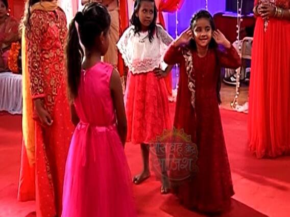 पड़ोसी के घर डांस करने पहुंची हीर 