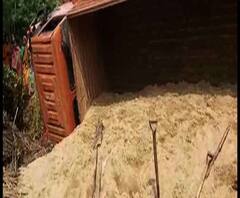 Reporter Stories: নিয়ন্ত্রণ হারিয়ে বাড়িতে ধাক্কা বালিবোঝাই লরির, মৃত ৫ 