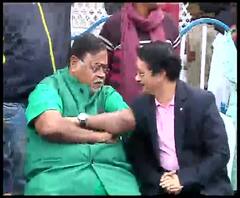 তৃণমূল ছাত্র পরিষদের ধর্নাস্থলে তিন উপাচার্য, তুঙ্গে রাজনৈতিক তরজা