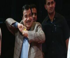 Gadkari, Fadnavis with pandya | गडकरी, फडणवीसांच्या बोलिंगवर हार्दिक पांड्याची बॅटिंग | नागपूर 