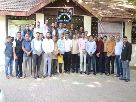 સુરતઃ બોર્ડની પરીક્ષા દરમિયાન ખાનગી શાળામાં સરકારી શિક્ષકોને મુકવાનો વિરોધ, જુઓ વીડિયો