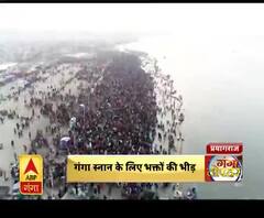 गंगा स्नान के लिए भक्तों की भीड़