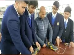 फोन चार्ज करने वाला करामाती जूता देखिए, गोरखपुर के बच्चों का अनोखा आविष्कार