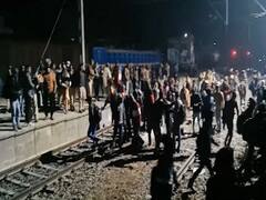 बिहार: परीक्षा को लेकर सरकार की बदइंताजामी पर भड़के छात्रों ने बवाल काटा, राजधानी ट्रेन के शीशे तोड़े