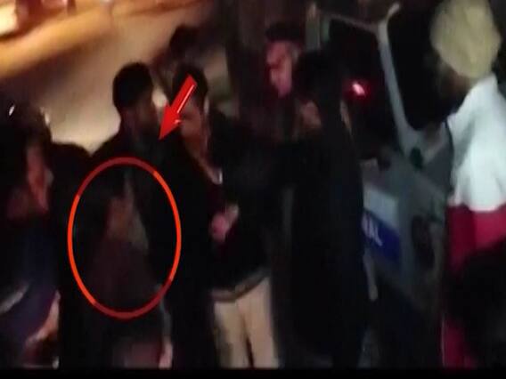 पलवल: महिला ने पुलिसवाले को सरेआम जड़ा थप्पड़, शिकायत पर सुनवाई न होने से थी नाराज