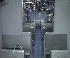 Mumbai | मध्य रेल्वेच्या एसी लोकलला अद्याप परवानगी नाही | ABP Majha