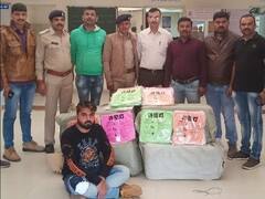 રાજકોટઃ ઉત્તરાયણ પહેલા 2 હજારથી વધુ તુક્કલ સાથે વેપારીની ધરપકડ, જુઓ વીડિયો