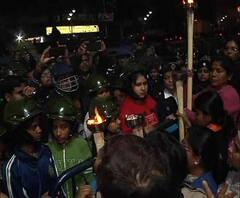 কুমারগঞ্জ কাণ্ডের প্রতিবাদে লকেটের নেতৃত্বে বিজেপির মশাল মিছিল আটকাল পুলিশ, ধুন্ধুমার