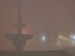 Delhi-NCR पर छाई कोहरे की चादर, विजिबिलिटी 200 मीटर से भी कम 