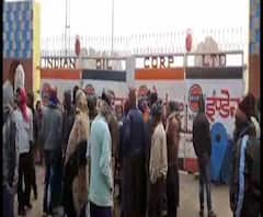 কর্মচ্যুত করার অভিযোগ, দুর্গাপুরে ইন্ডিয়ান অয়েলের বটলিং প্ল্যান্টে সপরিবারে বিক্ষোভ নিরাপত্তারক্ষীদের