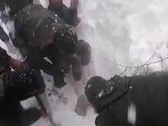 बर्फ में दबे लोगों की सेना ने कैसे बचाई जान, देखिए