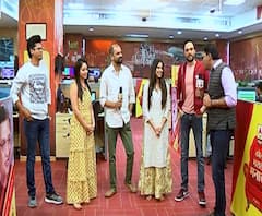 Dhurala Film | चित्रपटगृहांमध्ये 'धुरळा'चीच हव्वा, यशाबद्दल कलाकारांशी गप्पा | ABP Majha