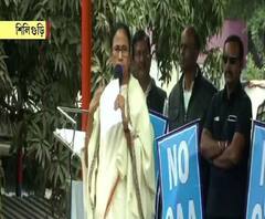 মানুষের অধিকার কেড়ে নেওয়ার চেষ্টা চলছে, ভবিষ্যতকে সুরক্ষিত করতেই মানুষকে পথে নামতে হয়েছে, মন্তব্য মমতার