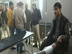 मैनपुरी में कैदी ने खुद अपने पैरों में मारी गोली, मचा हंगामा, यूपी में कैदियों को हथियार कौन दे रहा है ?