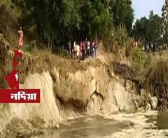 ফুলিয়ায় ভাগীরথীর ভাঙনের কবলে ২০টি বাড়ি, বাসিন্দাদের সরানো হচ্ছে নিরাপদ আশ্রয়ে