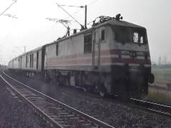 रेल किराया बढ़े चिंता नहीं...सीट भी तो आसानी से मिले ! Ghanti Bajao