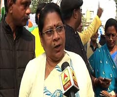 ভর্তুকিহীন রান্নার গ্যাসের দাম ও ট্রেনের ভাড়া বৃদ্ধি নিয়ে কেন্দ্রকে আক্রমণ মালা রায়ের