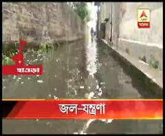 নর্দমা সংস্কারের জন্য পাঁচিল ভেঙে দেওয়ায় নর্দমার নোংরা জল হাওড়া পুরসভার ৪৫ নম্বর ওয়ার্ডের দক্ষিণ বাকসারা এলাকায়