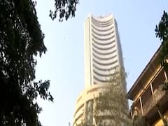 Sensex में 500 अंकों की बढ़त, डॉलर के मुकाबले रुपया मजबूत हुआ