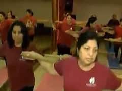 અમદાવાદમાં કડકડતી ઠંડીમાં લોકો કરી રહ્યા છે યોગાસન, જુઓ વીડિયો