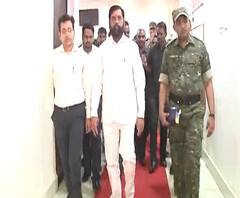 Eknath Shinde | पालकमंत्री एकनाथ शिंदे गडचिरोली दौऱ्यावर, आत्मसमर्पण केलेल्या नक्षलवाद्यांशी संवाद | ABP Majha