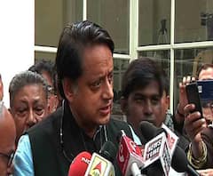 এনপিআরে মা-বাবার জন্মস্থান নিয়ে আপত্তি, মমতাকে সমর্থন তারুরের