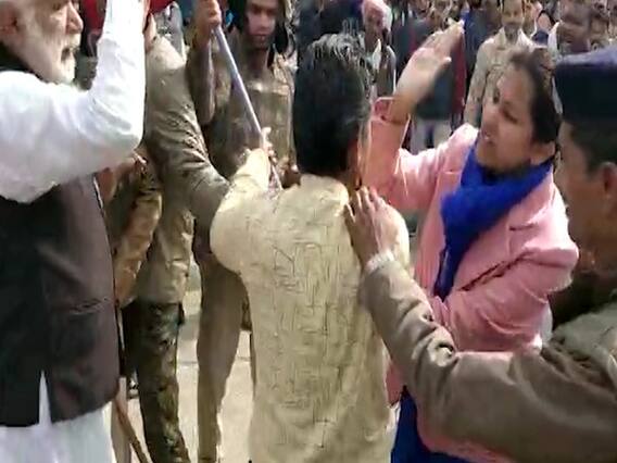 Do public servants have rights to slap common man of India? | Ghanti Bajao