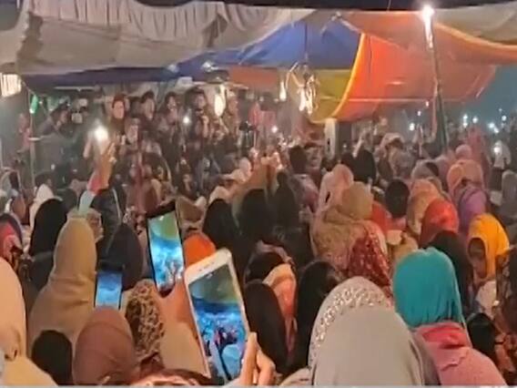 Anti-CAA protesters ring in new year with national anthem in Jamia