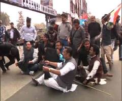 কলকাতায় পৌঁছলেন প্রধানমন্ত্রী নরেন্দ্র মোদি, শহরের বিভিন্ন জায়গায় চলছে বিক্ষোভ