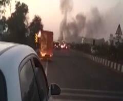 Gas cylinder | गॅस सिलेंडरने भरलेल्या ट्रकमध्ये अग्नितांडव, ट्रक उलटल्याने आग | ABP Majha