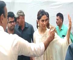 Dipika Padukon | अभिनेत्री दीपिका पादुकोण सिध्दिविनायक मंदिरात, बाप्पाच्या चरणी लीन | ABP Majha