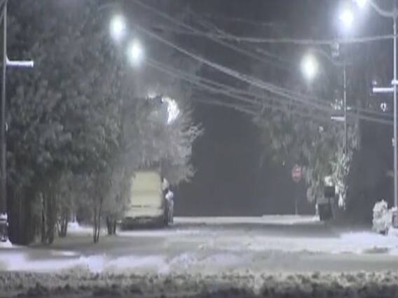 अमेरिका में बर्फबारी बनी मुसीबत, जनजीवन अस्त-व्यस्त