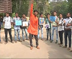 Fergusson College | वादग्रस्त पुस्तकाविरोधात फर्ग्युसन कॉलेजमध्ये आंदोलन | ABP Majha