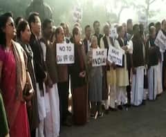 Delhi | सीएए, एनआरपी आणि एनपीआर विरोधात विरोधकांचं संसदेबाहेर आंदोलन | ABP Majha