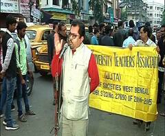 Reporter Stories: নিগৃহীত যাদবপুরের অধ্যাপিকা, শাসানি অধ্যাপককেও, প্রতিবাদে রাস্তায় বিশ্ববিদ্যালয়ের শিক্ষক ও পড়ুয়ারা