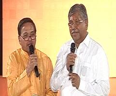 Chandrakant Patil | चंद्रकांत पाटलांचं नवं रुप, गायलं जबरदस्त गाणं | ABP Majha 