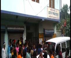 স্কুল ছাত্রের মৃত্যুর ঘটনায় অভিযুক্ত তৃণমূল নেতা পঞ্চায়েতে পুনর্নিযুক্ত, প্রতিবাদে তারকেশ্বরে পঞ্চায়েত অফিস ঘেরাও 
