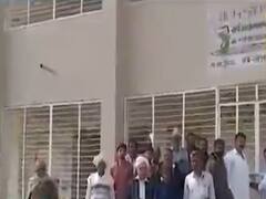 આચાર્યની બદલી મુદ્દે અમરેલી-અરવલ્લીમાં વિદ્યાર્થી-વાલીઓનો હલ્લાબોલ