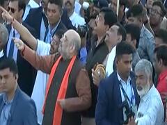 Makar Sankranti के कार्यक्रम में शामिल हुए Amit Shah, पतंग उड़ाई
