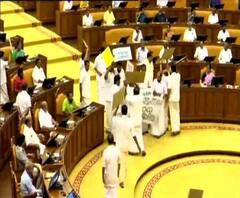 রাজ্যপালকে ঘিরে বিক্ষোভ ইউডিএফ বিধায়কদের, কেরল বিধানসভায় তুলকালাম