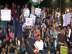 JNU हिंसा के खिलाफ Bollywood सितारों का विरोध, Anurag Kashyap, Taapsee समेत कई सितारे पहुंचे