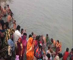 মকর সংক্রান্তির পুণ্যলগ্নে বীরভূমের ইলামবাজারের অজয় নদে স্নান, জয়দেবের মন্দিরে পূজার্চ্চনা অসংখ্য মানুষের, ভিড়ে ঠাসা বক্রেশ্বরও