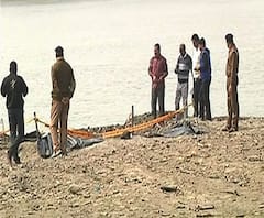  Reporter Stories: নৈহাটিতে বিস্ফোরণের তীব্রতায় তৈরি হয়েছে প্রায় দশ ফুট গভীর গর্ত