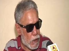 Senior journalist reveals all about Indira Gandhi's picture with Karim Lala