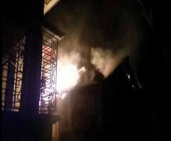 নদিয়ার শান্তিপুরে চটকাতলা গ্রামে আগুনে ভস্মীভূত বাড়ি