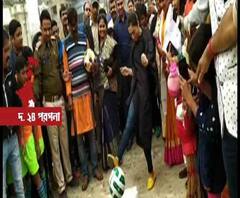দেখুন ভিডিও: মিমির পায়ে ফুটবল, বার আগলে তৃণমূল নেতা, গোল কি হল? 