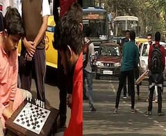 সাধারণ ধর্মঘট: যাদবপুরে বিশ্ববিদ্যালয়ের সামনে রাস্তা বন্ধ করে চলছে ক্রিকেট, দাবা খেলা
