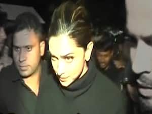 All about Deepika Padukone's silence and azaadi slogans in JNU | Ghanti Bajao (07.01.2020))