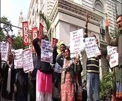 জেএনইউ-এ হামলা: প্রতিবাদ মিছিলে যাদবপুর বিশ্ববিদ্যালয়ের পড়ুয়ারা
