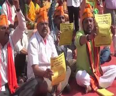 Beed | बीडमध्ये ब्राम्हण समाजातील नागरिकांचं आंदोलन; आर्थिक महामंडळाची मागणी | ABP Majha